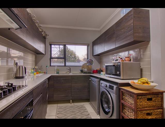 3 BEDROOM APARTMENT RENTED IN BRYANSTON